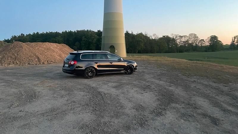 Schwarz Gebraucht 2009 VW Passat R-line Kombi | 2.000 € (Fairer Preis) - Bild 1/4