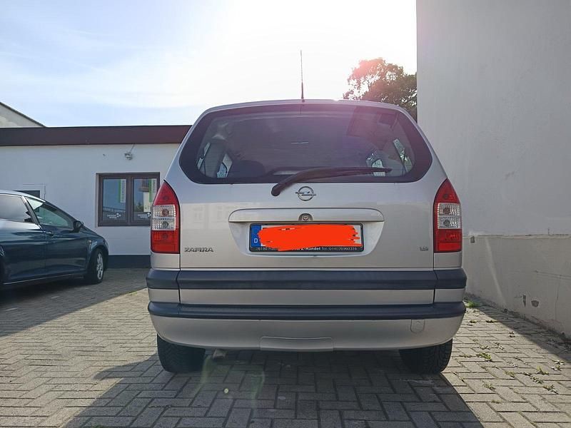 Gebraucht Opel Zafira 125 PS (91 kW) 2003 Silber Van / Kleinbus