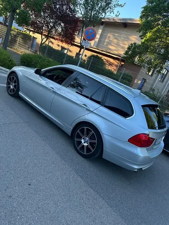 Gebraucht BMW 320 184 PS (135 kW) 2010 Silber Kombi