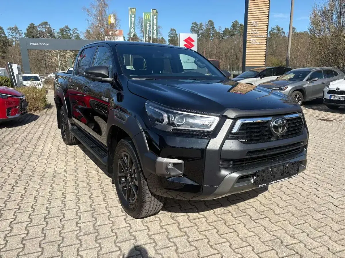 Gebraucht Toyota HiLux 204 PS (150 kW) 2026 Mysticschwarz mica metallic Pickup