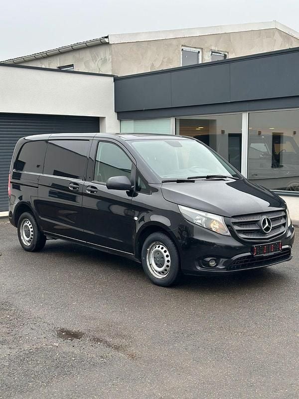 Schwarz Gebraucht 2016 Mercedes Vito Van / Kleinbus | 10.700 € (Fairer Preis) - Bild 1/4
