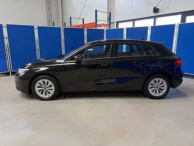 Second-hand Audi A3 Basis 204 CP (150 kW) 2021 Negru Berlinǎ