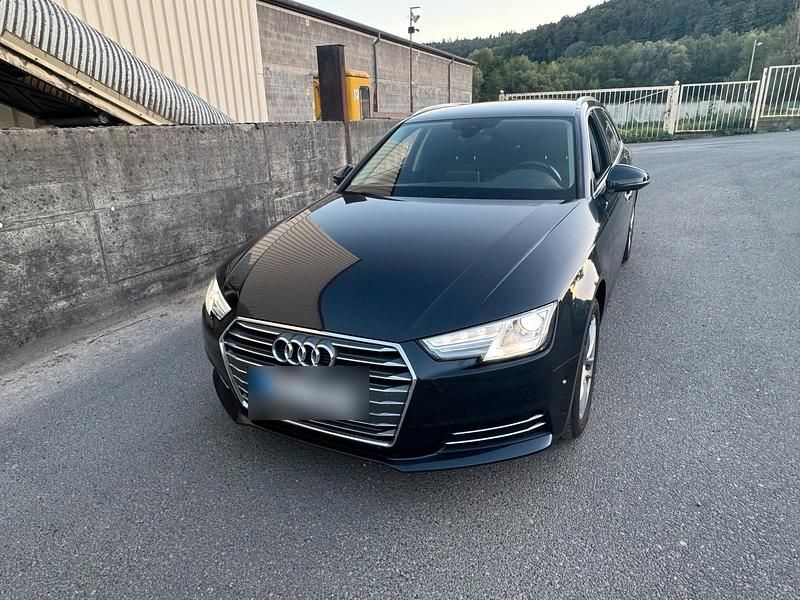 Blau Gebraucht 2017 Audi A4 Sport Kombi | 17.099 € (Fairer Preis) - Bild 1/4