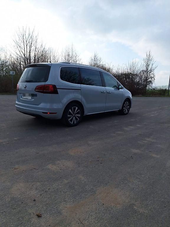 Gebraucht VW Sharan Highline 150 PS (110 kW) 2019 Weiß Van / Kleinbus