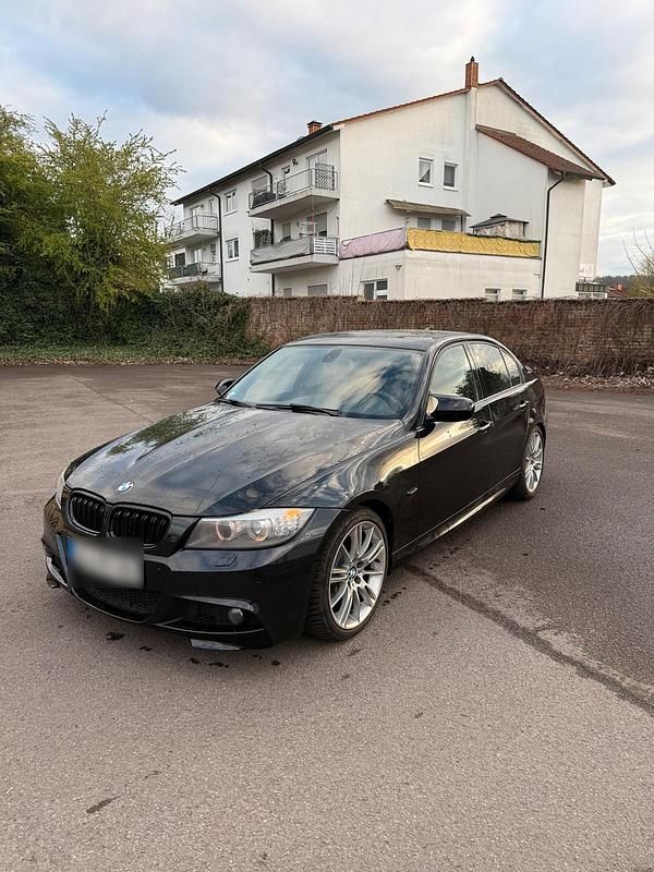 Gebraucht BMW 320 170 PS (125 kW) 2011 Schwarz Limousine