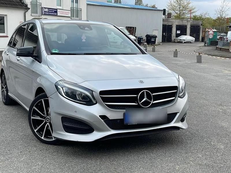 Gebraucht Mercedes B160 90 PS (66 kW) 2017 Silber Van / Kleinbus
