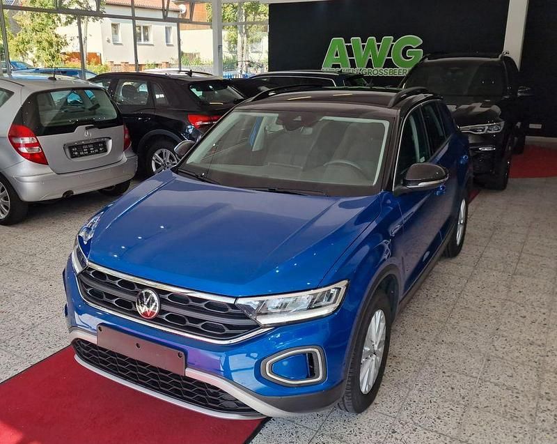 Blau Gebraucht 2023 VW T-Roc Life SUV | 20.750 € (Superpreis) - Bild 1/4
