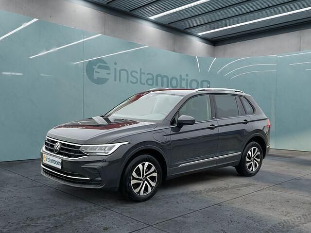 Gebraucht VW Tiguan Active 150 PS (110 kW) 2022 Grau SUV