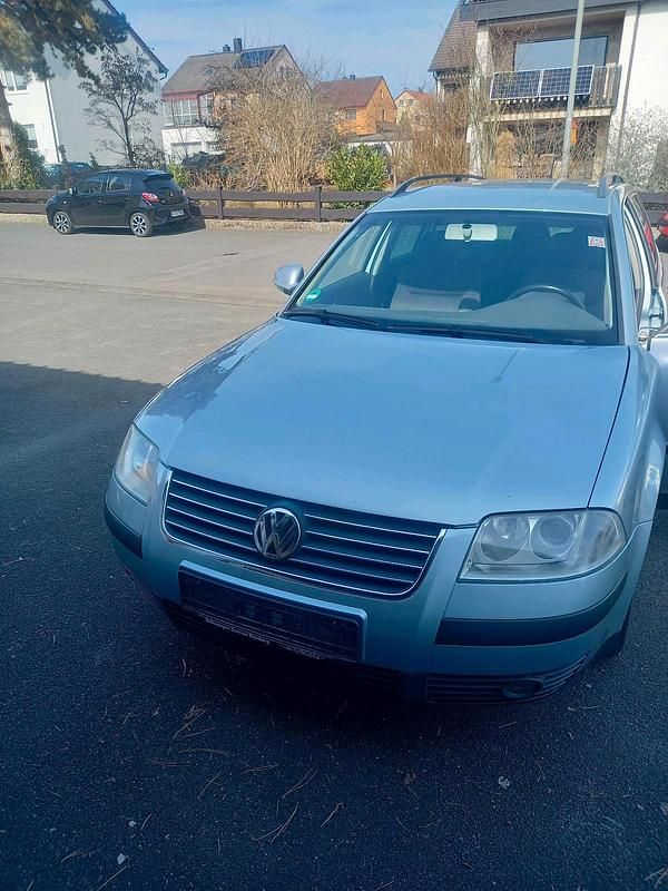 Silber Gebraucht 2004 VW Passat Kombi | 700 € (Superpreis) - Bild 1/4