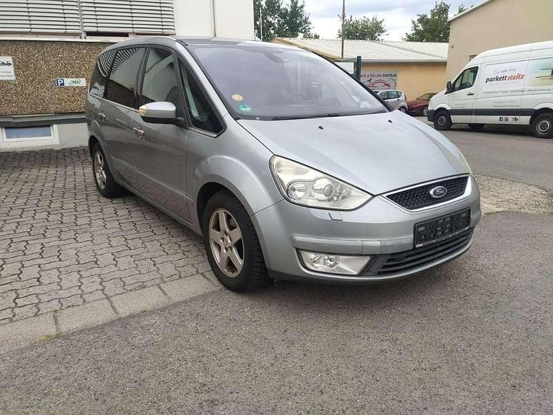 Grau Gebraucht 2008 Ford Galaxy Ghia Van / Kleinbus | 2.600 € (Superpreis) - Bild 1/4