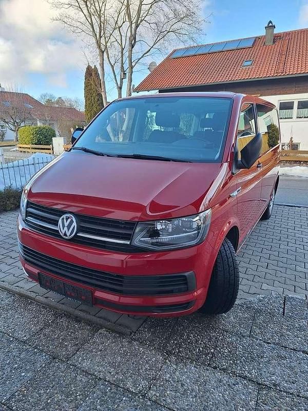 Gebraucht VW Multivan Trendline 150 PS (110 kW) 2018 Rot Van / Kleinbus