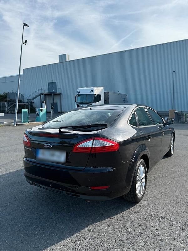 Gebraucht Ford Mondeo 160 PS (117 kW) 2009 Schwarz Limousine