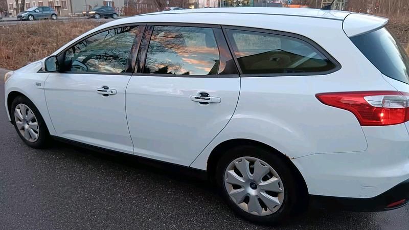 Gebraucht Ford Focus 2013 Weiß Kombi