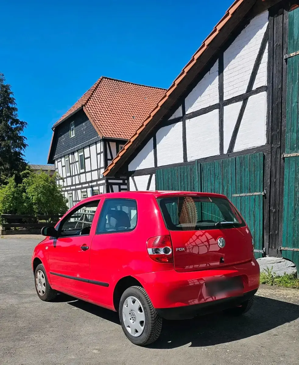 Usata VW Fox 55 CV (40 kW) 2005 Rosso Utilitaria