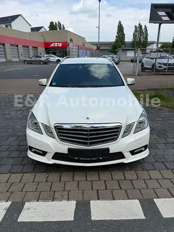 Gebraucht Mercedes E220 AMG 170 PS (125 kW) 2011 Weiß Kombi