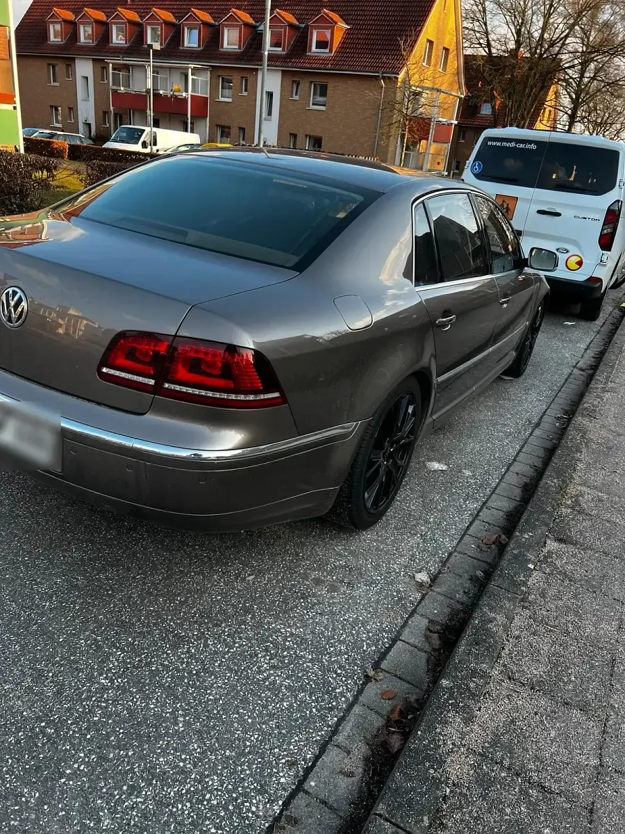 Gebraucht VW Phaeton 239 PS (175 kW) 2014 Gold Limousine