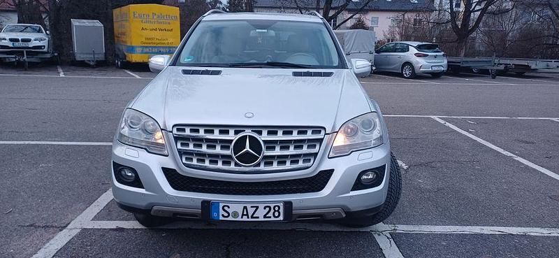 Gebraucht Mercedes ML350 211 PS (155 kW) 2009 Silber SUV