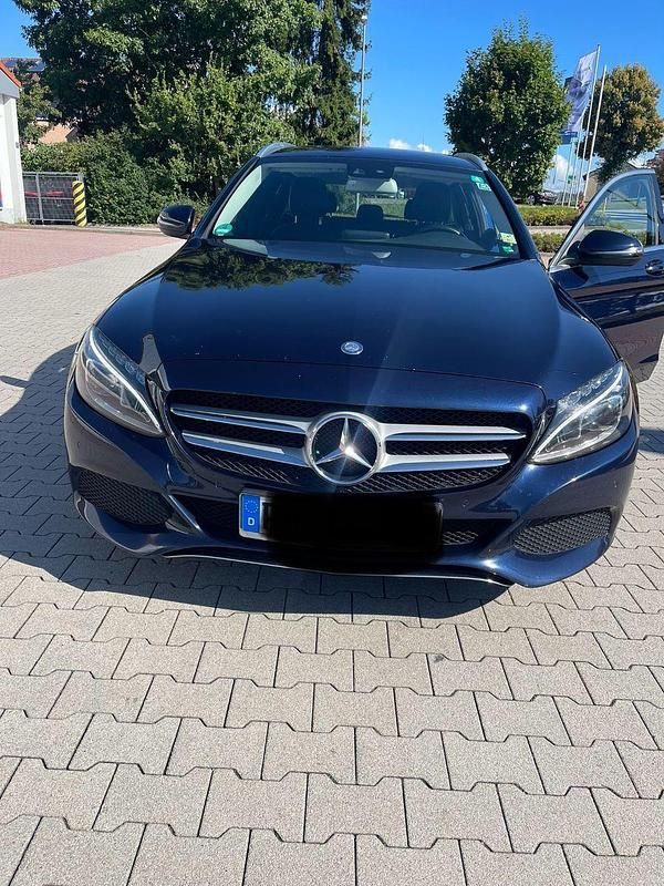 Blau Gebraucht 2017 Mercedes C200 Avantgarde Kombi | 11.990 € (Fairer Preis) - Bild 1/4