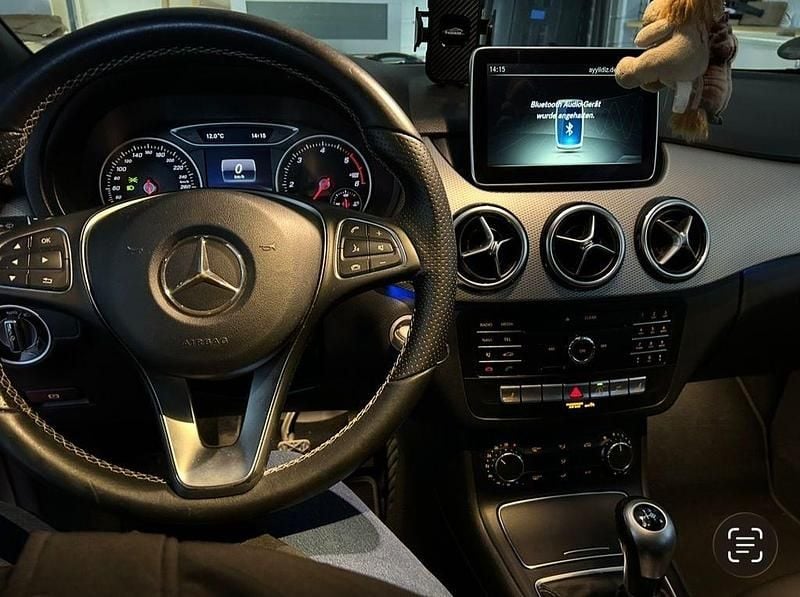 Gebraucht Mercedes B180 122 PS (89 kW) 2016 Silber Van / Kleinbus