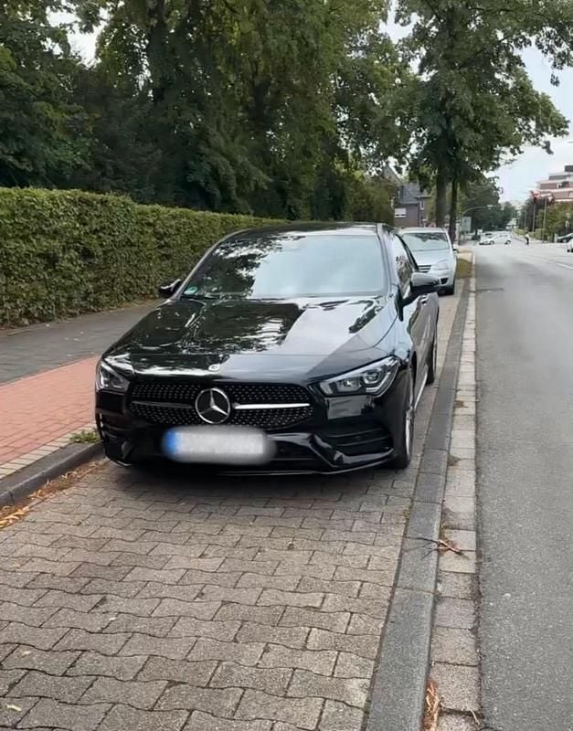 Schwarz Gebraucht 2022 Mercedes CLA200 AMG Coupé | 31.900 € (Fairer Preis) - Bild 1/4