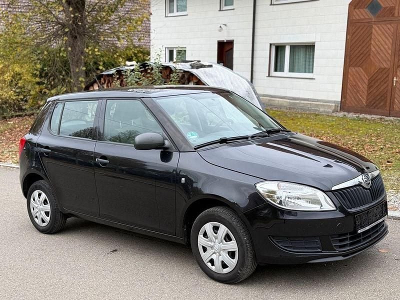 Gebraucht 2014 Skoda Fabia Active Limousine | 1.990 € - Bild 1/4