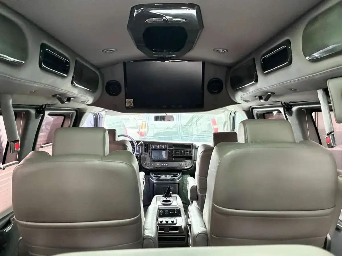 Gebraucht Chevrolet Express 314 PS (230 kW) 2013 Silber Van / Kleinbus