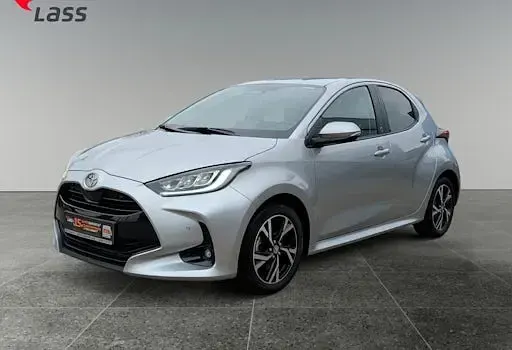 Gebraucht Toyota Yaris Hybrid 116 PS (85 kW) 2024 Silber Limousine