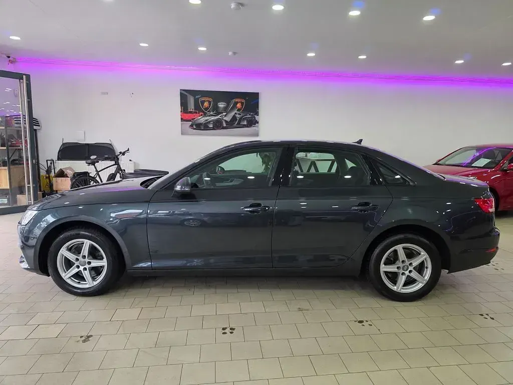 Gebraucht Audi A4 Basis 150 PS (110 kW) 2018 Grau Limousine