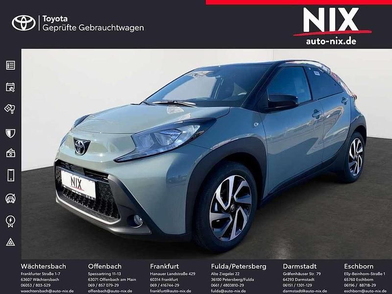 Urban khaki / night sky black Gebraucht 2024 Toyota Aygo X Basis SUV | 15.850 € - Bild 1/4