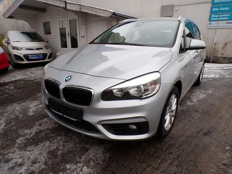 Silber Gebraucht 2016 BMW 218 Active Tourer Van / Kleinbus | 7.990 € (Superpreis) - Bild 1/4