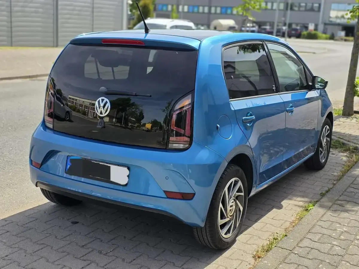 Usado VW up! Sound 75 CV (55 kW) 2017 Azul Utilitario