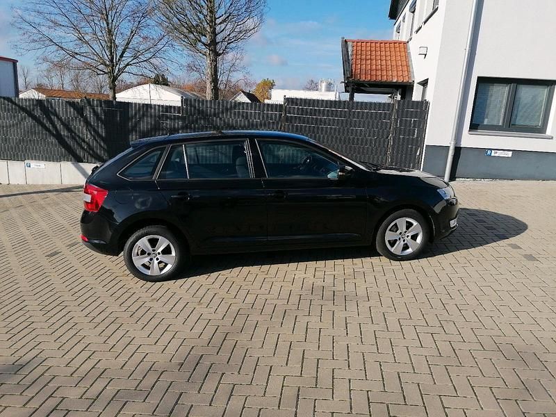 Schwarz Gebraucht 2016 Skoda Rapid Ambition Kombi | 7.500 € (Guter Preis) - Bild 1/4