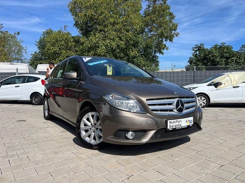 Grau Gebraucht 2014 Mercedes B180 Van / Kleinbus | 10.500 € (Superpreis) - Bild 1/4