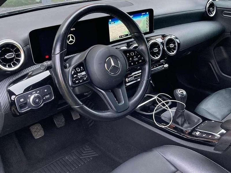 Grau Gebraucht 2020 Mercedes CLA180 Limousine | 19.499 € (Guter Preis) - Bild 1/4