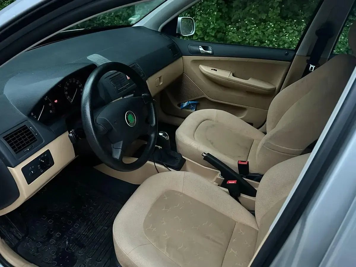 Używany Skoda Fabia 75 KM (55 kW) 2001 Srebrny Hatchback