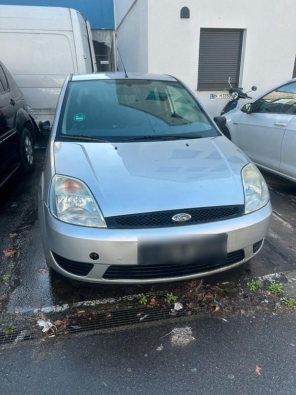 Gebraucht Ford Fiesta 69 PS (50 kW) 2005 Silber Kleinwagen