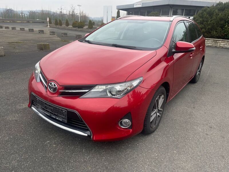 Rot Gebraucht 2014 Toyota Auris Touring Sports Edition Kombi | 8.900 € (Superpreis) - Bild 1/4