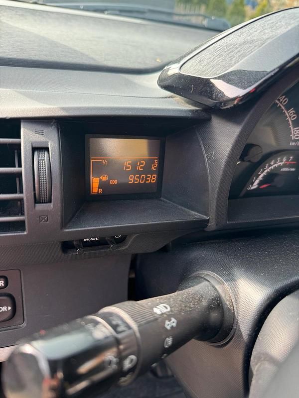 Gebraucht Toyota iQ 68 PS (50 kW) 2011 Schwarz Kleinwagen