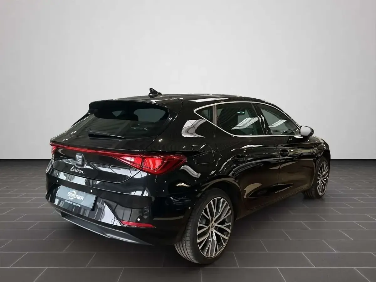 Gebraucht Seat Leon XCELLENCE 131 PS (96 kW) 2020 Midnight schwarz metallic (metallic) Limousine