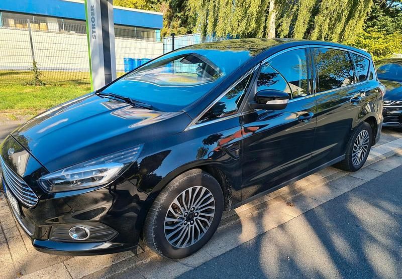 Schwarz Gebraucht 2018 Ford S-MAX S Van / Kleinbus | 15.900 € (Guter Preis) - Bild 1/4
