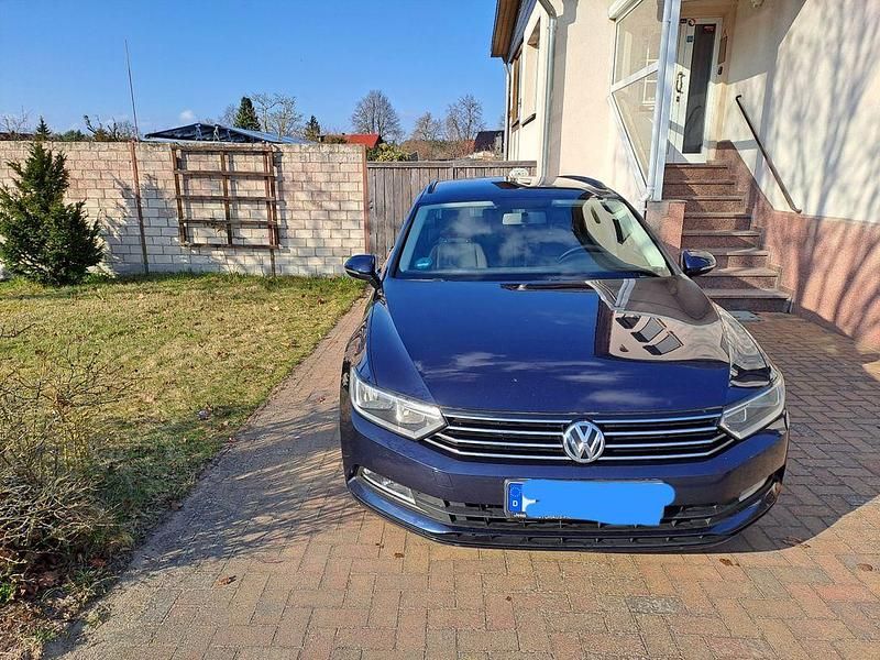 Gebraucht VW Passat Trendline 120 PS (88 kW) 2015 Blau Kombi