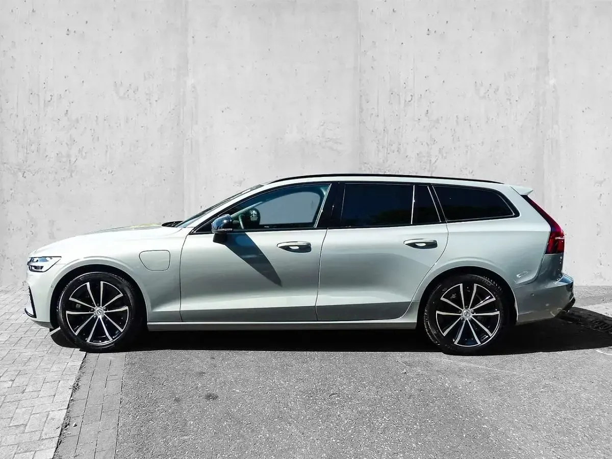 Gebraucht Volvo V60 Plus 310 PS (228 kW) 2024 Grau Kombi