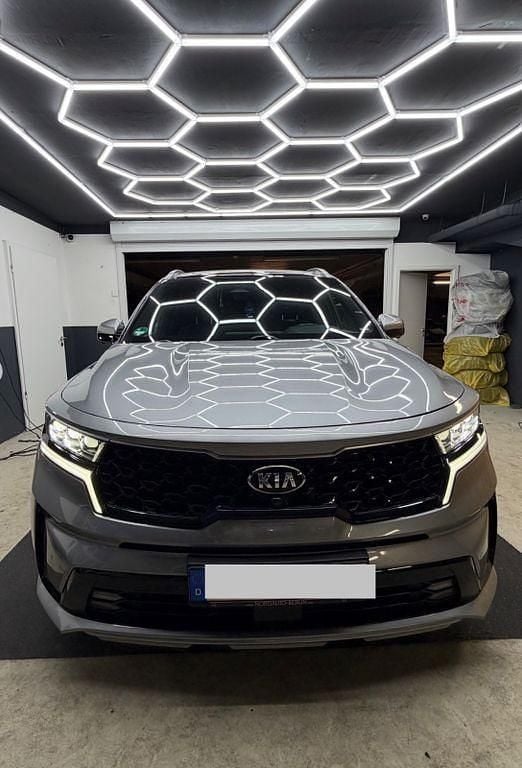 Grau Gebraucht 2020 Kia Sorento SUV | 33.990 € (Fairer Preis) - Bild 1/4
