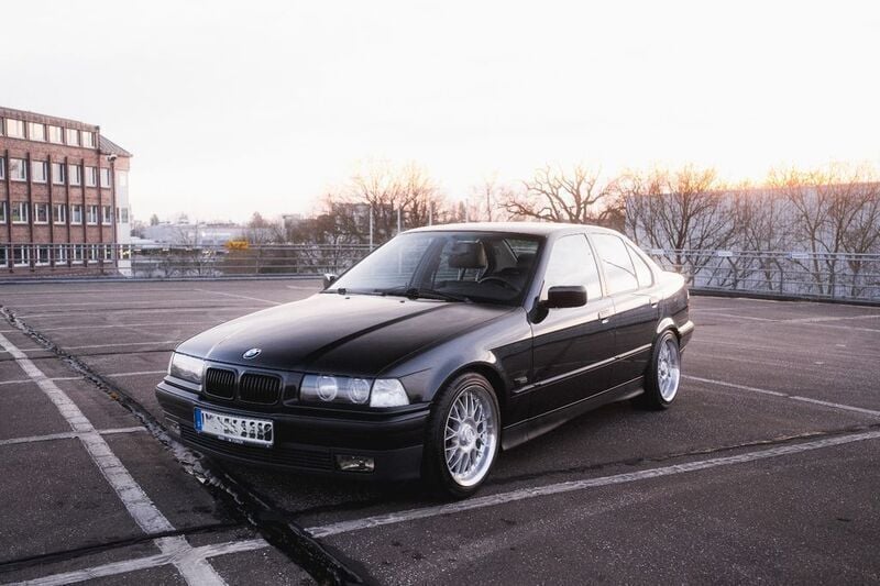 Schwarz Gebraucht 1996 BMW 328 M Sport Limousine | 8.990 € (Superpreis) - Bild 1/4