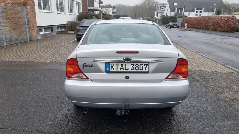 Gebraucht Ford Focus Ghia 116 PS (85 kW) 2000 Silber Limousine