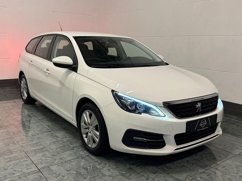 Gebraucht Peugeot 308 SW Active 131 PS (96 kW) 2019 Weiß Kombi