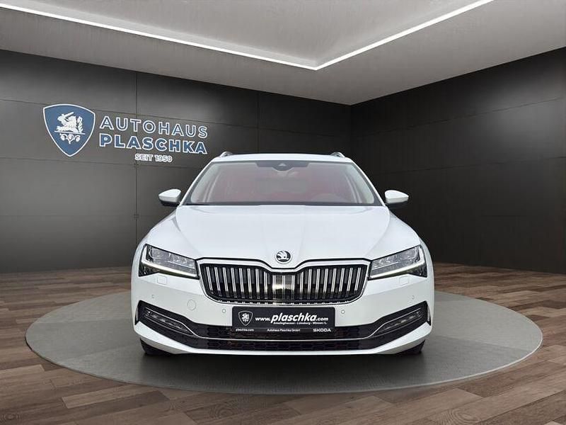 Gebraucht Skoda Superb Style 150 PS (110 kW) 2023 Moonweiß perleffekt Kombi