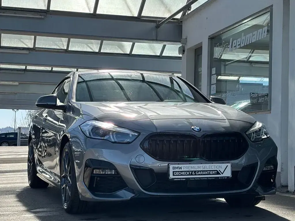 Gebraucht BMW 220 M Sport 190 PS (139 kW) 2024 Skyscraper grau (metallic) Coupé