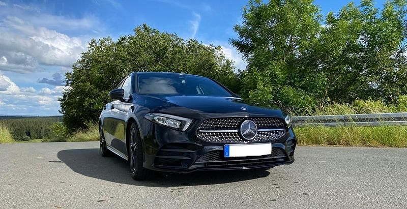 Schwarz Gebraucht 2022 Mercedes A200 AMG line Limousine | 26.000 € (Fairer Preis) - Bild 1/4