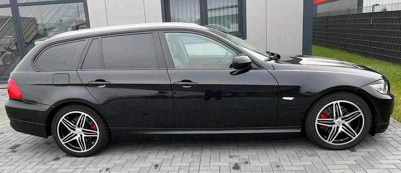 Gebraucht BMW 320 187 PS (137 kW) 2012 Schwarz Kombi